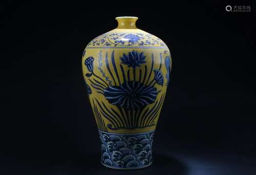 Chinese Famille Rose Porcelain Vase