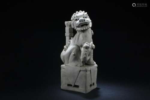 Chinese Porcelain Mythical Beast Statue
