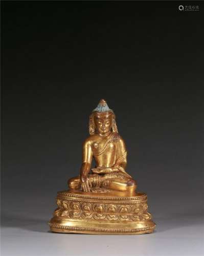 A CHINESE GILT BRONZE STATUE OF GUANYIN ON LOTUS STAND