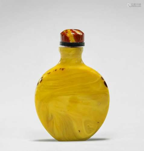 ANTIQUE YELLOW GLASS SNUFF BOTTLE