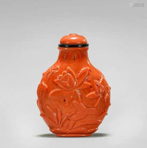 LARGE CORAL-GLASS SNUFF BOTTLE