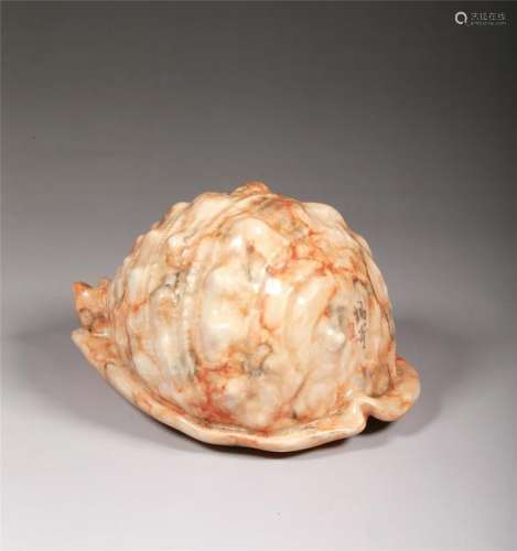 A FAMILLE-ROSE PORCELAIN IN THE FORM OF A CONCH SHELL