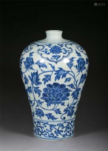 A FINE BLUE AND WHITE 'LOTUS' MEIPING