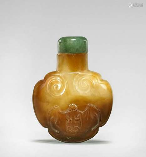 ANTIQUE CARVED AGATE SNUFF BOTTLE: Lingzhi & Bat