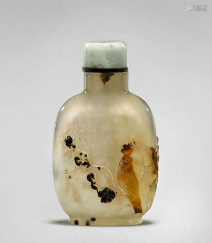 FINELY HOLLOWED ANTIQUE CAMEO AGATE SNUFF BOTTLE