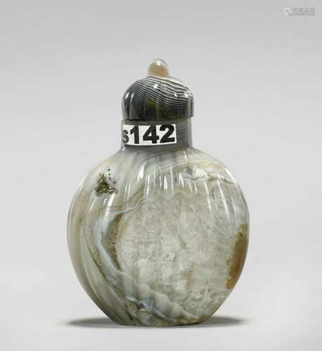 ANTIQUE BANDED & CRYSTALLIZED GRAY AGATE SNUFF BOTTLE