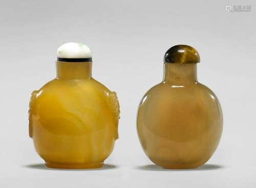 TWO ANTIQUE AGATE SNUFF BOTTLES