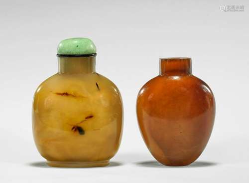 TWO FINELY HOLLOWED ANTIQUE AGATE SNUFF BOTTLES
