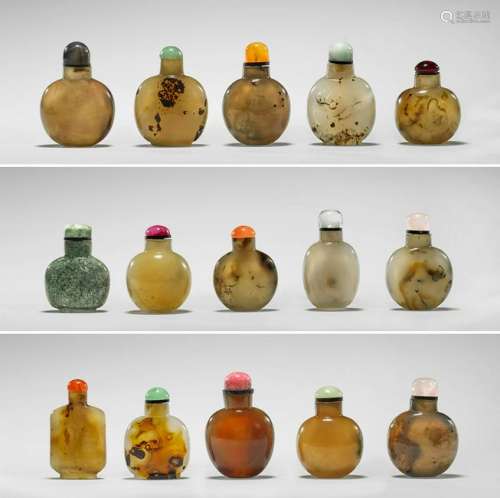 COLLECTION OF FIFTEEN ANTIQUE AGATE SNUFF BOTTLES WITH