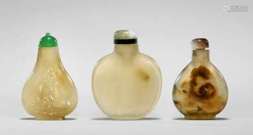THREE OLD AGATE SNUFF BOTTLES