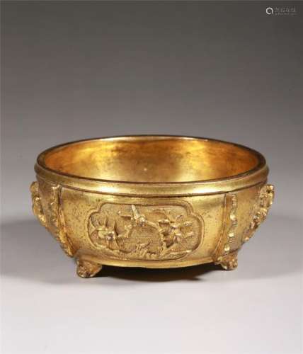 A GILT-BRONZE PLANTAIN LEAVES WASHER