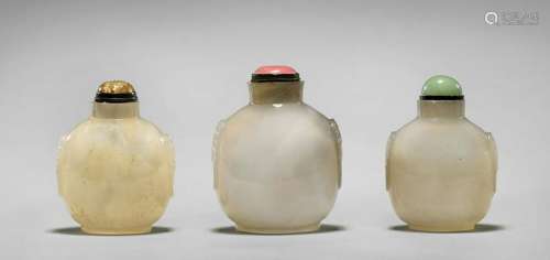 THREE FINELY HOLLOWED ANTIQUE WHITE AGATE SNUFF BOTTLES