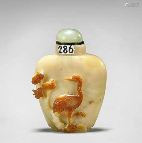 OLD CARVED CAMEO AGATE SNUFF BOTTLE