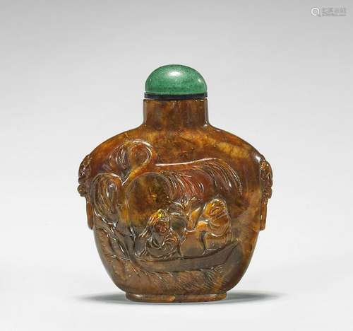 ANTIQUE CARVED AMBER SNUFF BOTTLE