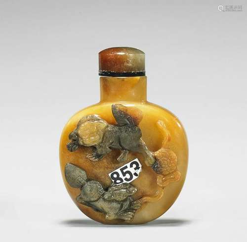 FINE ANTIQUE CAMEO AGATE SNUFF BOTTLE