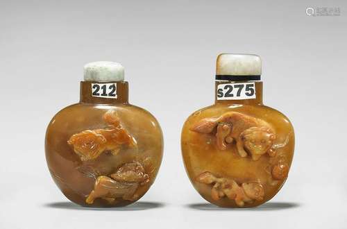 TWO ANTIQUE CAMEO AGATE SNUFF BOTTLES