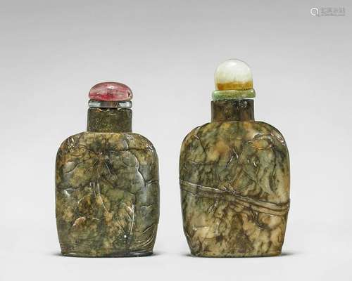 TWO ANTIQUE MOTTLED SOAPSTONE SNUFF BOTTLES