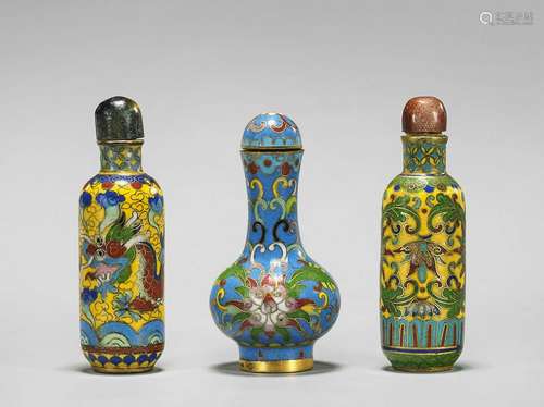 THREE CLOISONNE ENAMEL SNUFF BOTTLES