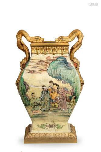 VASE en porcelaine à décor de personnages \nChine f…