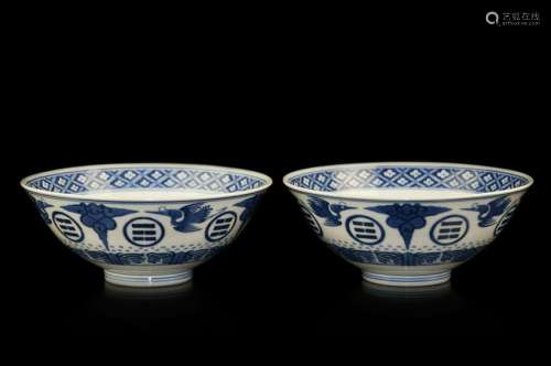 PAIR OF BLUE AND WHITE BOWLS