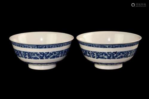 PAIR OF BLUE AND WHITE DRAGON BOWLS