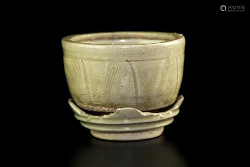 YUEYAO CELADON PUNCH BOWL WITH BASE