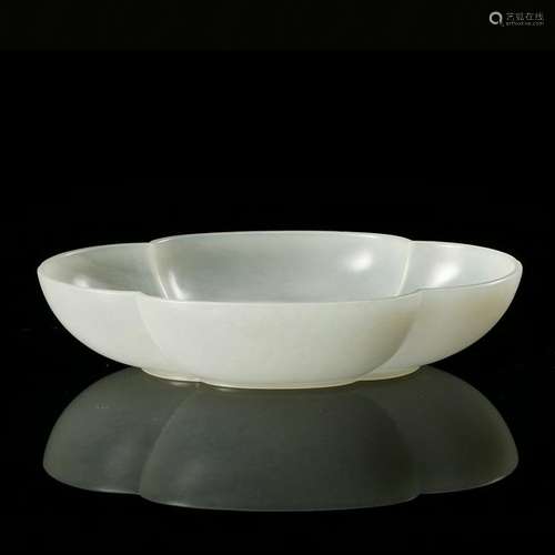 CHINESE WHITE JADE LOBBED SHAPE BRUSH WASHER