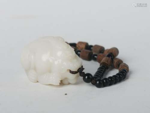 CHINESE WHITE JADE BEAST PENDANT