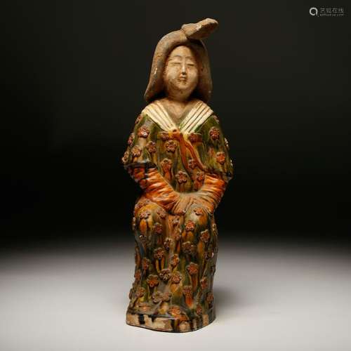 CHINESE SANCAI POTTERY FIGURINE