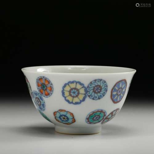 CHINESE FAMILLE ROSE PORCELAIN BOWL