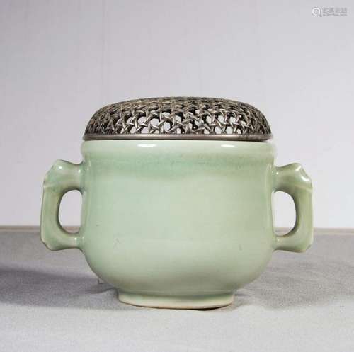 CHINESE CELADON GLAZED PORCELAIN CENSER