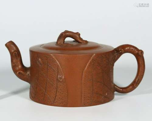 CHINESE YIXING ZISHA TEAPOT