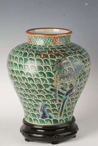 CHINESE FAMILLE VERTE PORCELAIN JAR