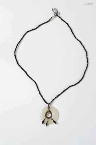 CHINESE NECKLACE WITH WHITE JADE PENDANT