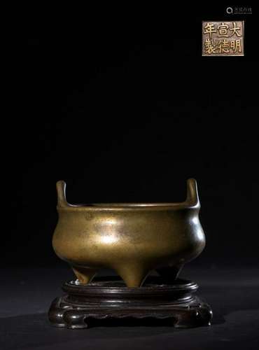 CHINESE BRONZE TRIPOD CENSER WITH XUANDE MARK