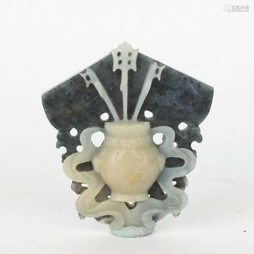 CHINESE BLACK AND WHITE JADE PENDANT