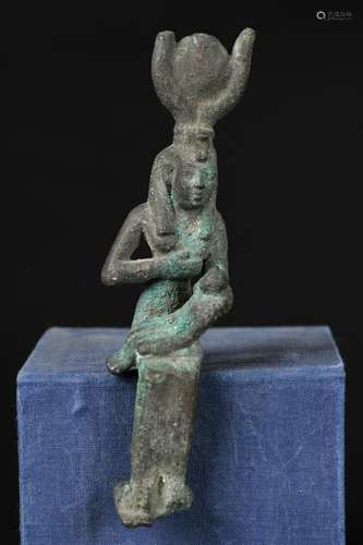 EGYPTIAN BRONZE FIGURE OF ISIS, 1000BC