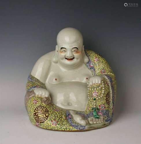 CHINESE FAMILLE ROSE PORCELAIN BUDDHA