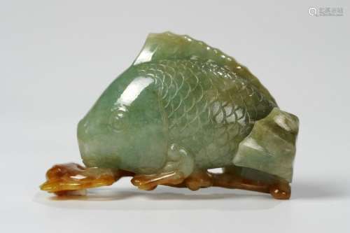 CHINESE JADEITE CARVED CARP SNUFF BOTTLE, QING DYN