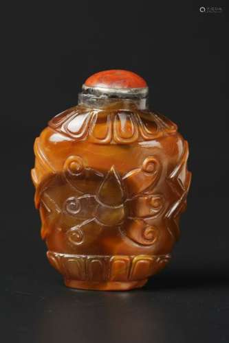 CHINESE AGATE CARVED SNUFF BOTTLE, QING DYNASTY