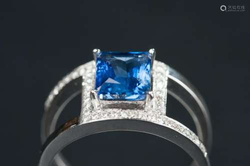SAPPHIRE AND DIAMOND ON WHITE GOLD RING