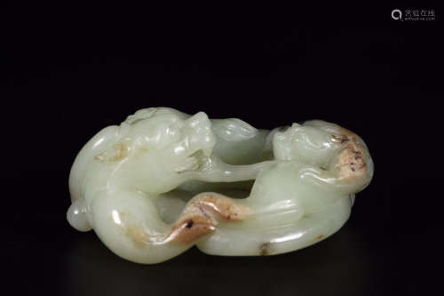 HETIAN GREEN JADE 'CANGLONGJIAOZI' HAND PIECE