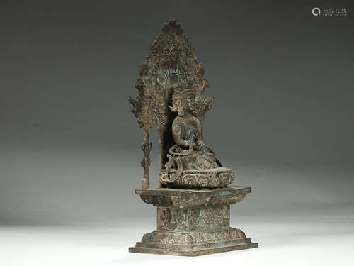 A SILVER GUANYIN ORNAMENT