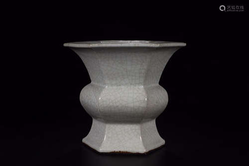 YONGZHENG MARK GE GLAZE SIX EDGED FLOWER VASE