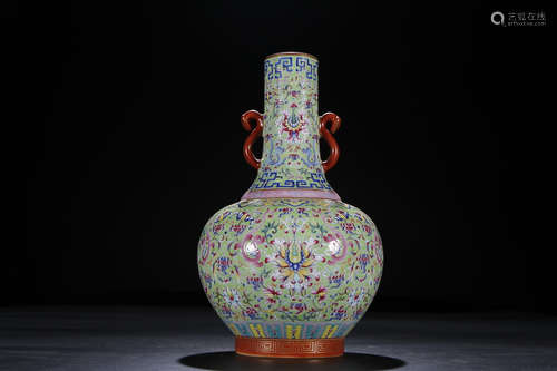 QIANLONG MARK FAMILLE ROSE DOUBLE EAR VASE