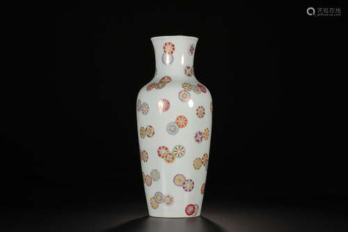 QIANLONG MARK FAMILLE ROSE FLOWER PATTTERN VASE