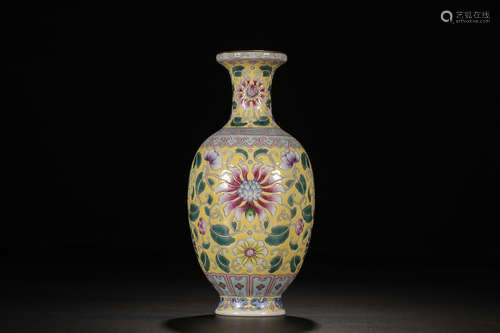 YONGZHENG MARK FAMILLE ROSE YELLOW VASE