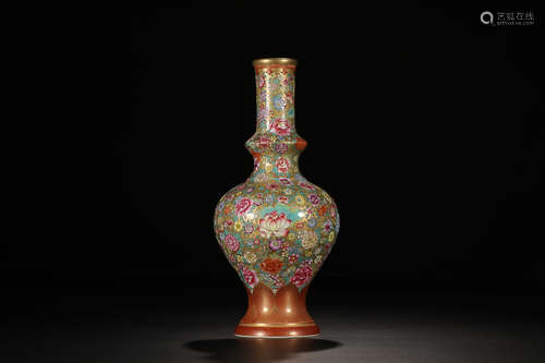 QIANLONG MARK FAMILLE ROSE GOLD EDGED VASE