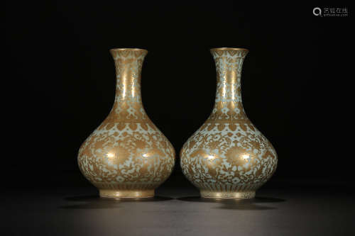 JIAQING MARK PEA GREEN GLAZE GOLD-EDGED VASE IN PAIR