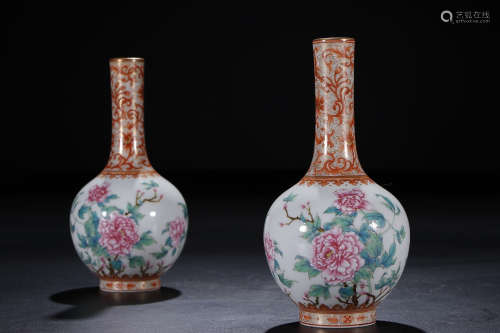 QIANLONG MARK IRON RED GOLD-EDGED LONG NECK BOTTLE IN PAIR